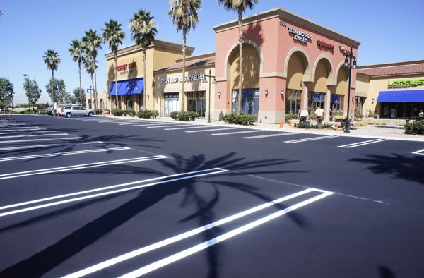 Sealcoating and crack filling by NPG Asphalt